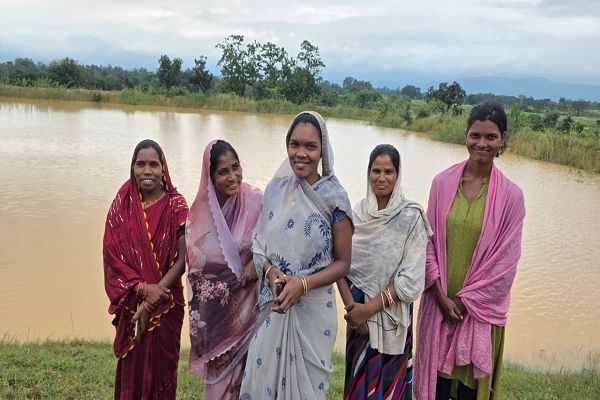 सेवा संकल्प अभियान : सेवा की कहानी : अमृत सरोवर बना महिलाओं की आजीविका का आधार, मछली पालन से आत्मनिर्भरता की ओर बढ़े कदम