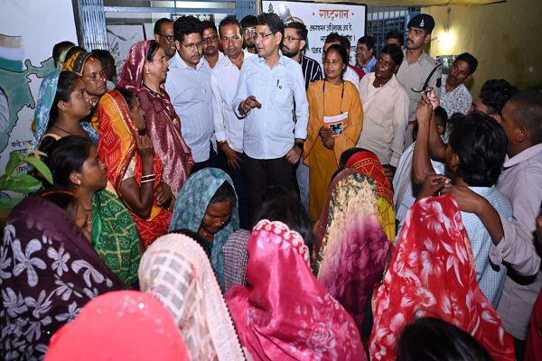 महानदी का जलस्तर बढ़ने से बाढ़ प्रभावित गांवों में राहत-बचाव कार्य जारी