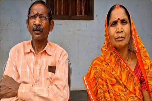 सेवा की कहानी : बढ़ई कामेश्वर प्रजापति को श्रमिक पेंशन से मिला आर्थिक संबल