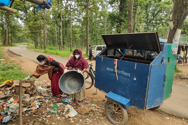 सेवा की कहानी&rsquo; : ग्राम पंचायत बोड़ार में श्रीमती पूनम और जयकुंवर ने सम्हाल रखी है स्वच्छता की कमान