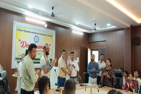 सेवा संकल्प अभियान :सेवा की कहानी: गांव की मिट्टी से वैश्विक मंच तक : दीपक गौराहा ने विद्यार्थियों को सुनाई सफलता की कहानी