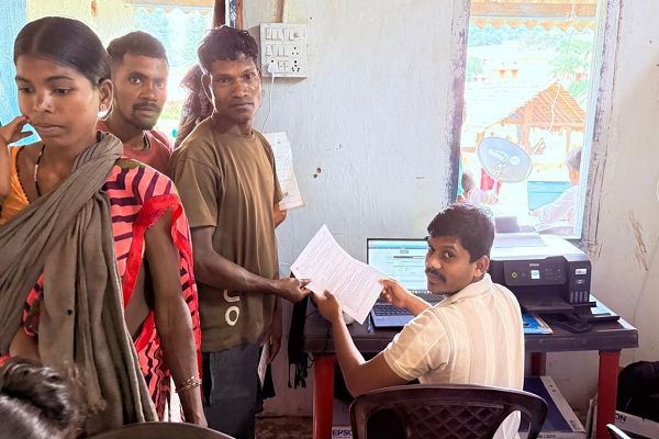 सेवा संकल्प अभियान : दुर्गम अबूझमाड़ के गांवों तक पहुंचीं शासकीय सेवाएं