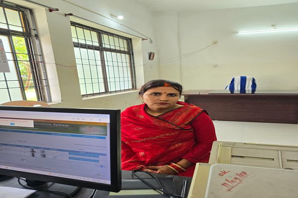 सेवा संकल्प अभियान : सेवा की कहानी : महिलाओं को पंजीयन शुल्क में 50 प्रतिशत की छूट, चंचल कुमारी के लिए आसान हुआ संपत्ति पंजीयन