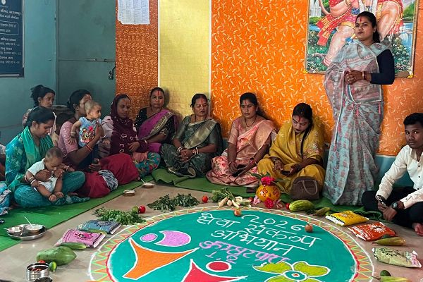 सेवा संकल्प अभियान : कुम्हारपारा आंगनबाड़ी केंद्र में सजा &lsquo;आंगन मिलन&rsquo;