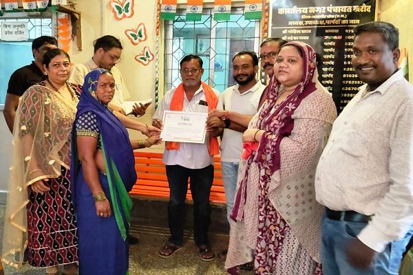 सेवा मेरा योगदान&rsquo; में श्रमदान से स्वच्छता का संदेश, स्वच्छता दीदियों के योगदान का हुआ सम्मान&rsquo;