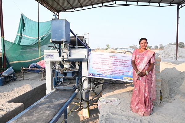  विशेष लेख : डस्टबिन में मिला एक फटा पन्ना, उसी ने दिखाई आत्मनिर्भरता की राह&rsquo;&rsquo;