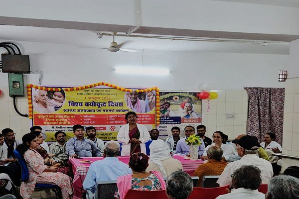  वृद्धावस्था बीमारी नहीं, जीवन का स्वाभाविक चरण