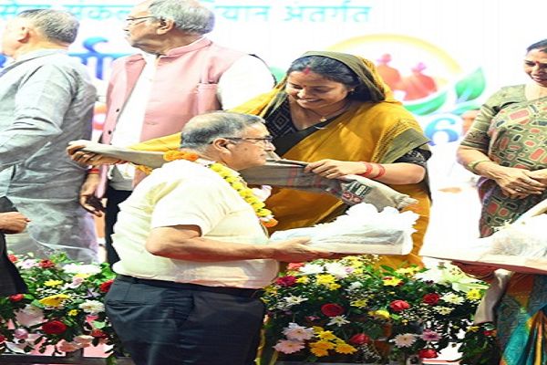 वरिष्ठजनों का अनुभव हमारी शक्ति और उनकी गरिमा हमारी जिम्मेदारी : मंत्री लक्ष्मी राजवाड़े