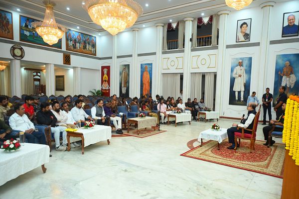 बस्तर की बदली तस्वीर को देश दुनिया तक पहुंचाएं सोशल मीडिया इन्फ्लुएंसर - राज्यपाल श्री डेका