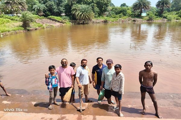 धी जयंती पर दल्ली राजहरा में मिसाल : पर्यावरण प्रेमियों और वार्डवासियों ने तालाब की सफाई कर जल संरक्षण का दिया संदेश