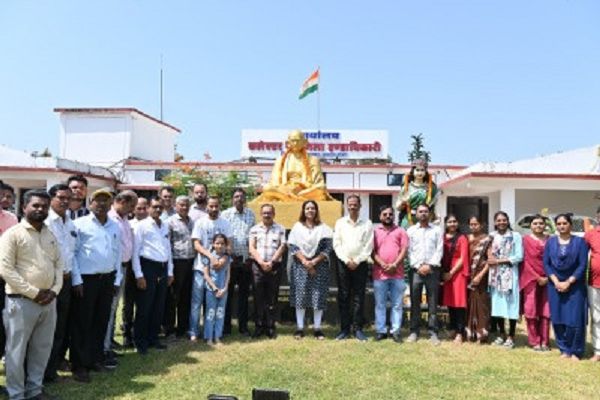 गांधी जयंती पर कलेक्टर तनुजा सलाम ने राष्ट्रपिता को किया नमन