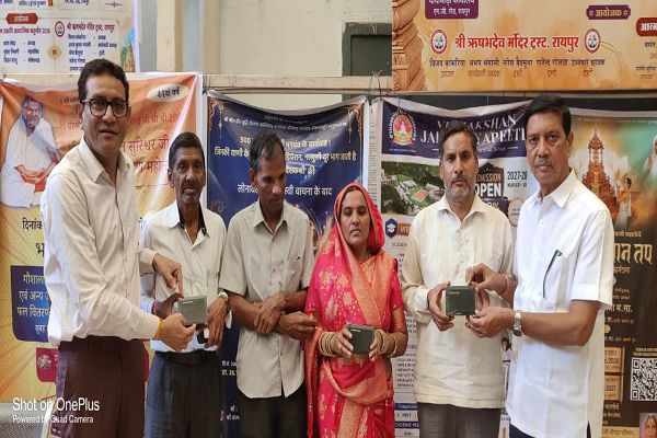 चातुर्मास के 50 दिनों में 100 से ज्यादा बुजुर्गों को मिले श्रवण यन्त्र
