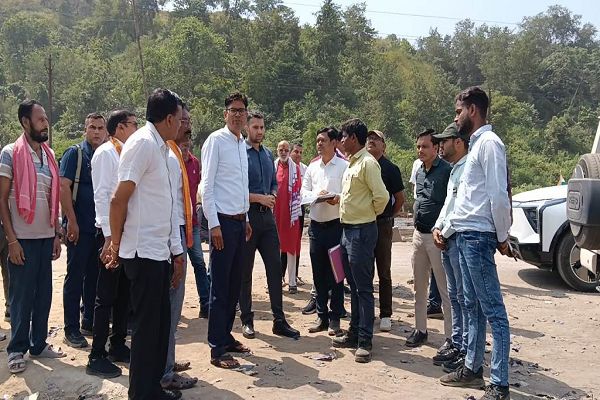 ओपी चौधरी ने रायगढ़ की विभिन्न विकास परियोजनाओं का किया निरीक्षण