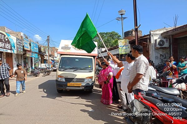 राष्ट्रीय पोषण माह : नगर पालिका अध्यक्ष श्री मुकेश दुबे ने पोषण रथ को हरी झंडी दिखाकर किया रवाना