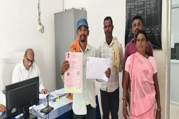 &rsquo;सेवा संकल्प अभियान : सेवा की कहानी&rsquo; : &rsquo;रजिस्ट्री के साथ नामांतरण ने बचाया समय, किसान चंद्रशेखर को नहीं लगाने पड़े अलग से कार्यालय के चक्कर&rsquo;