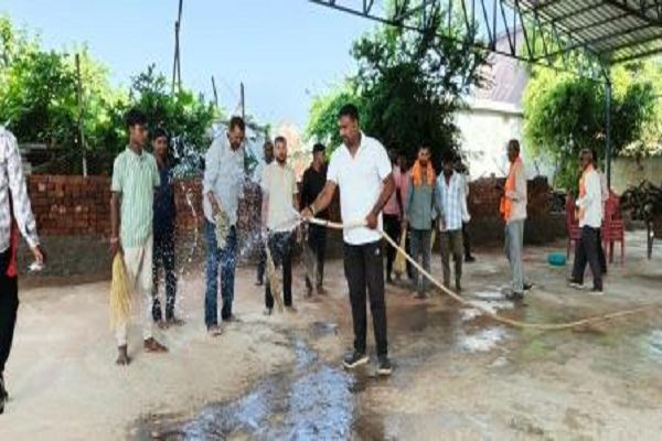माँ महामाया धाम बुचिपुर में गूंजा स्वच्छता का संदेश, सेवा संकल्प अभियान के तहत युवा मोर्चा ने चलाया सफाई अभियान