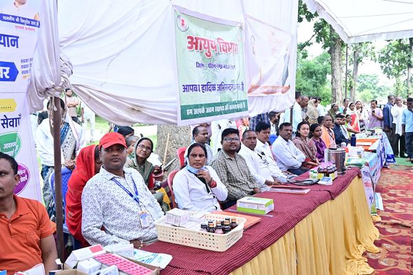 सेवा सेतु अभियान:&lsquo;सरकार आपके द्वार&rsquo; शिविरों में ग्रामीणों को मिला योजनाओं का लाभ