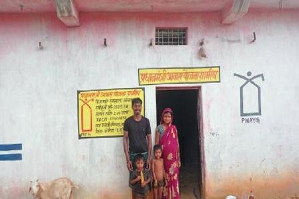 मजदूरी करने वाले आदिवासी रामलाल को जनमन आवास से मिली नई खुशियां
