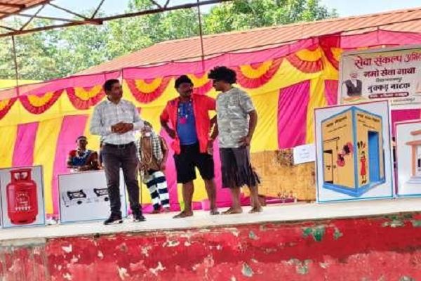 &rsquo;कन्या शिक्षा परिसर में नुक्कड़ नाटक के जरिए जनकल्याणकारी योजनाओं का संदेश&rsquo;