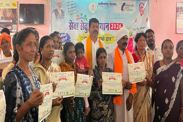 सेवा संकल्प अभियान : नारायणपुर के बेनूर में सजा सेवा सेतु का मंच
