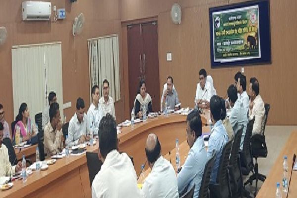 मानव-हाथी द्वंद्व की रोकथाम और प्रभावितों को समय पर मुआवजा देने के निर्देश