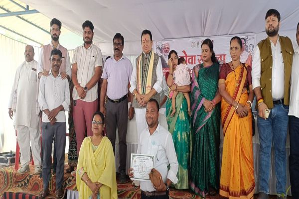 20 एकड़ में ढैंचा को हरी खाद के रूप में अपनाकर, कृषक प्रफुल्ल ने दिया मृदा स्वास्थ्य संरक्षण का संदेश
