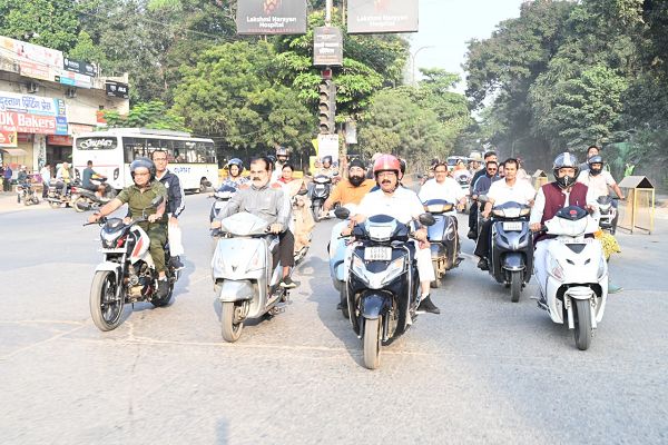 उप मुख्यमंत्री श्री अरुण साव निकले स्कूटी पर, शहर भ्रमण कर सफाई और निर्माण कार्यों का किया निरीक्षण