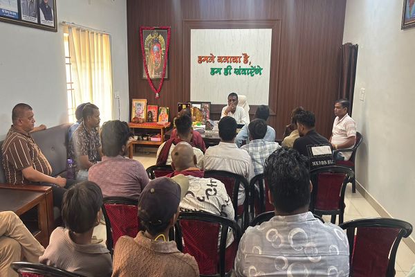 मंदिर क्षेत्र, दुर्गा पंडाल के आसपास नही लगेगें अंडा-बिरयानी की दुकानें-चंद्रप्रकाश चंद्रवंशी   *नगर पालिका अध्यक्ष व व्यापारियों की बीच हुई सार्थक चर्चा*