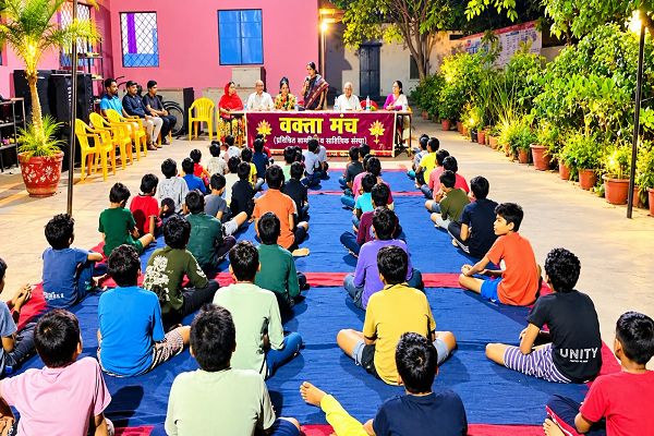 "किसी के चेहरे पर मुस्कान लाकर देखिए - जिंदगी खूबसूरत लगेगी ": दीपमाला पाण्डेय 