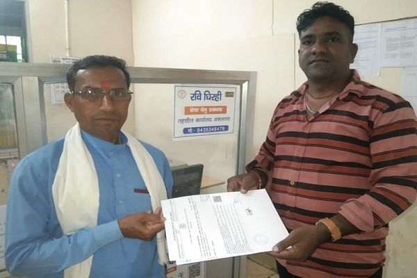 सेवा संकल्प अभियान: सेवा की कहानी : बेटियों की पढ़ाई की राह हुई आसान, सेवा सेतु केन्द्र से रामप्रसाद को समय पर मिला आय प्रमाण पत्र