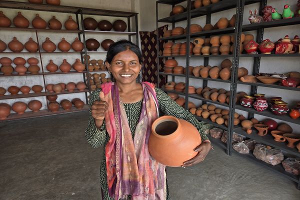  मिट्टी के बर्तनों से गढ़ी स्वावलंबन की नई कहानी, सोन कुमारी बनीं आत्मनिर्भरता की मिसाल