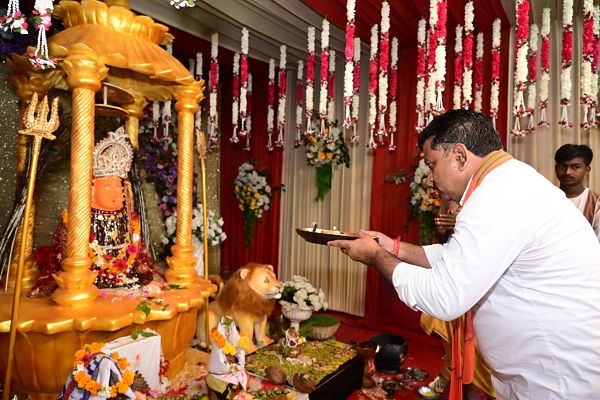  उप मुख्यमंत्री श्री विजय शर्मा ने कवर्धा में मां महामाया और मां विंध्यवासिनी के दर्शन कर प्रदेश की सुख-समृद्धि और खुशहाली की कामना की