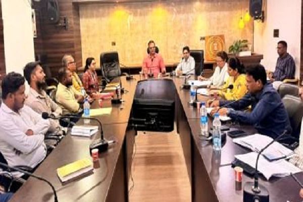 पीएम सूर्य घर मुफ्त बिजली योजना में लापरवाही बरतने वाले वेंडर्स पर होगी कार्रवाई : कलेक्टर