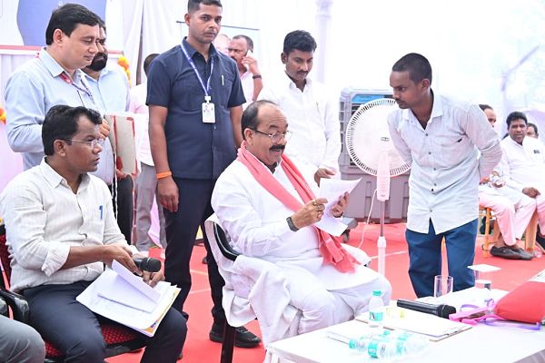 लोगों की समस्याओं का समाधान शासन-प्रशासन की प्राथमिकता : श्री अरुण साव