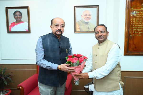 राज्यपाल श्री डेका से छत्तीसगढ़ रेड क्रॉस समिति के अध्यक्ष ने की सौजन्य भेंट