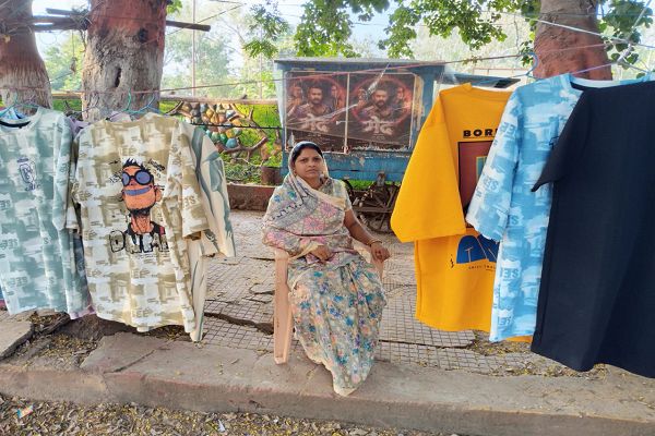 सेवा की कहानी : स्वनिधि योजना से संवर रहा सीमा का कारोबार