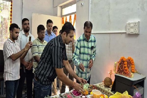 महापौर मधुसूदन यादव ने अत्याधुनिक आधार सुविधा केन्द्र का किया शुभारंभ