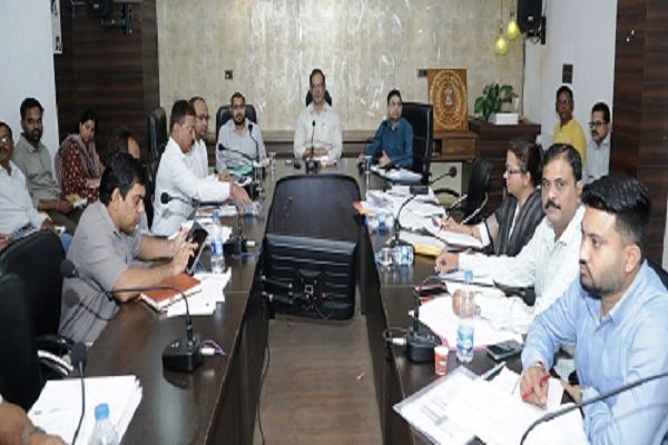 समय-सीमा की बैठक में कलेक्टर ने सीएम हेल्पलाइन, पीएम सूर्यघर योजना के कार्यों की प्रगति की समीक्षा