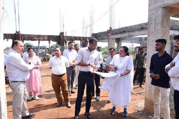 लोक निर्माण विभाग के सचिव ने निर्माणाधीन कॉलेज भवन का किया निरीक्षण