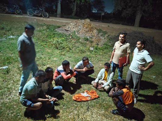  गुण्डरदेही पुलिस की बड़ी कार्रवाई : दो अलग-अलग स्थानों पर जुआ रेड में 10 जुआरी गिरफ्तार, ₹13,350 नगद और ताश पत्ते जब्त