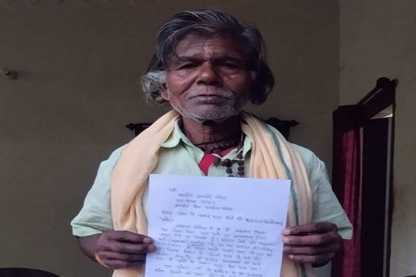 मुख्यमंत्री श्री विष्णु देव साय की संवेदनशील पहल से स्वर्गीय मनसुखनी बाई के परिवार को मिले 4 लाख रुपये