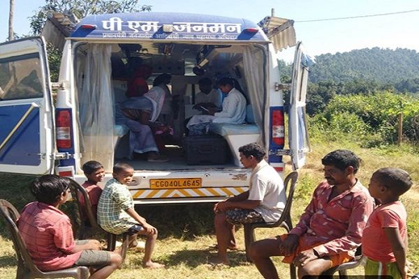 आमाकोना (शंकरगढ़) व चंपानगर (कुसमी) में मोबाइल मेडिकल यूनिट से ग्रामीणों को मौके पर मिला प्राथमिक उपचार