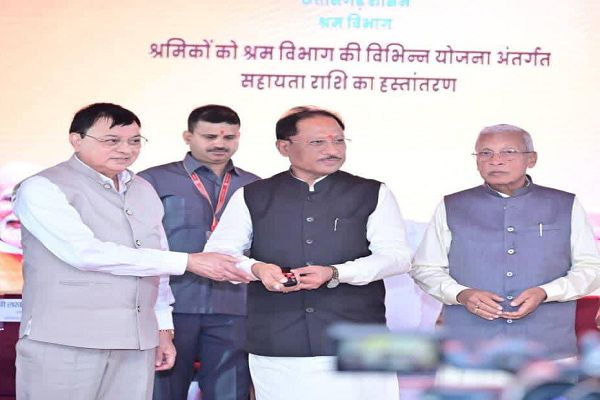 विशेष लेख : निर्माण श्रमिकों के जीवन में खुशहाली ला रहीं सन्निर्माण कर्मकार मंडल की जनकल्याणकारी योजनाएं