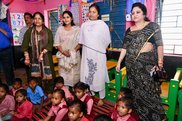 मंत्री श्रीमती लक्ष्मी राजवाड़े ने किया आंगनबाड़ी केंद्र का औचक निरीक्षण