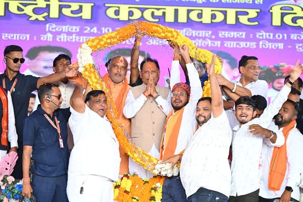  *अंतर्राष्ट्रीय कलाकार दिवस पर बानबरद में आयोजित पंडवानी महासम्मेलन में शामिल हुए मुख्यमंत्री श्री विष्णुदेव साय*