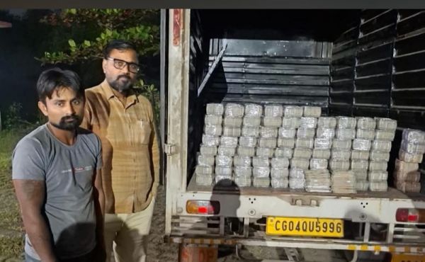 दुर्ग में पिकअप के गुप्त चेंबर से मिले 4 करोड़ रुपये