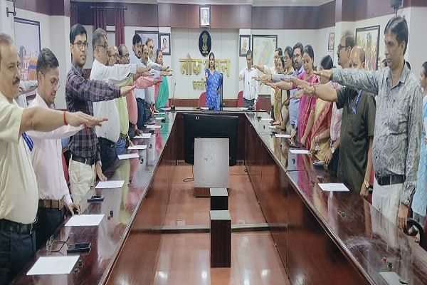 लोकभवन के अधिकारियों-कर्मचारियों ने सतर्कता जागरूकता के लिए ली शपथ
