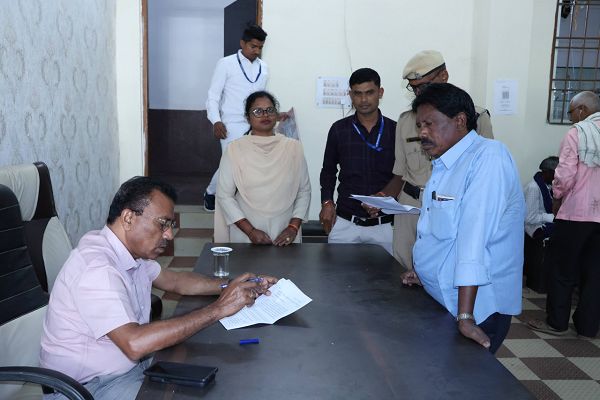 कलेक्टर जनदर्शन में सुनी गई आम लोगों की समस्याएं, हुआ निराकरण