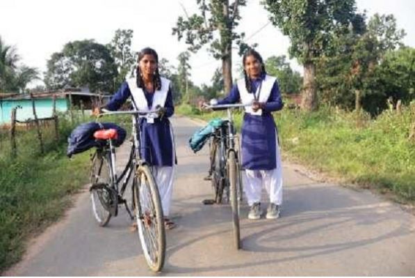 मुख्यमंत्री सरस्वती साइकिल योजना से कुम्हारीसानी की बेटियों के लिए हायर सेकेंडरी स्कूल की राह हुई सुगम