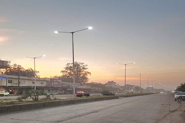 गेवरा-इमलीछापर रेलवे मार्ग पर जगी रोशनी, सीएसआर फंड से करोड़ों की लागत से लगी स्ट्रीट लाइटें